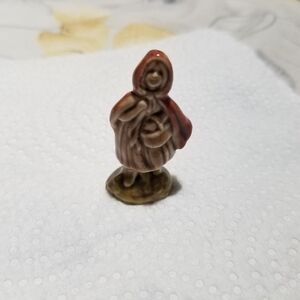 Antique Wade England Red Rose Tea Ceramic Figure " Little Red Riding Hood" GUC